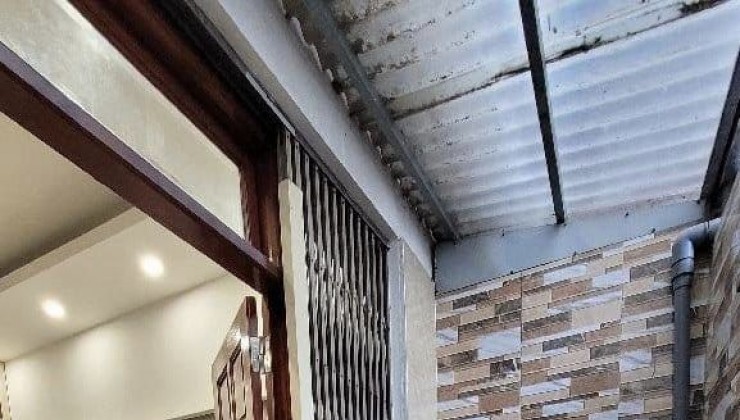 Cho thuê Nhà Ngõ Minh Khai, DT 30m x 4 tầng, 11.5 Triệu (CTL), 1 khách 3 ngủ, 3 vệ sinh, 2 nóng lạnh, 2 điều hoà 2 chiều - ưu tiên GĐ.